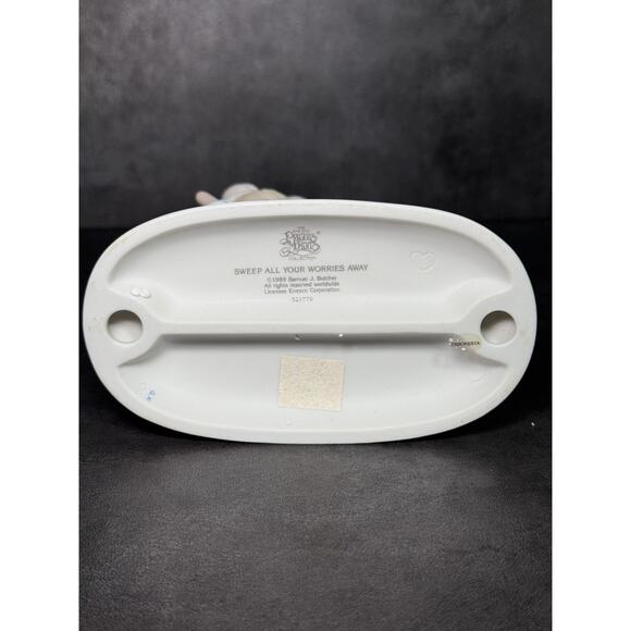 Precious Moments Figurine "Sweep All Your Worries Away" 1989 - Picture 6 of 6